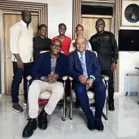 Les équipes de Cochrane Cameroon et d’eBASE Africa réunies à l’occasion de la signature de leur convention de collaboration.